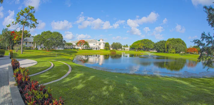 SAINT ANDREW’S SCHOOL Campus Lake